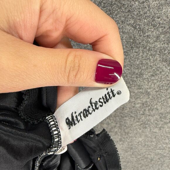 Miraclesuit Tankini Top Women M Medium Black Geometric V-Neck Sleeveless Swim - Picture 3 of 4